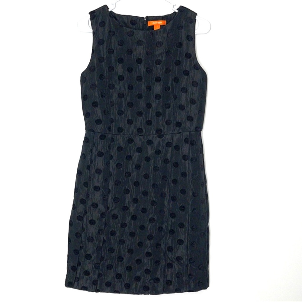 Sleeveless little black sheath dress w/ soft inner lining - Black
